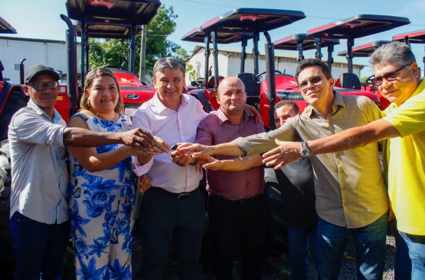  Ministro Wellington Dias entrega tratores e kits de irrigação no Piauí
