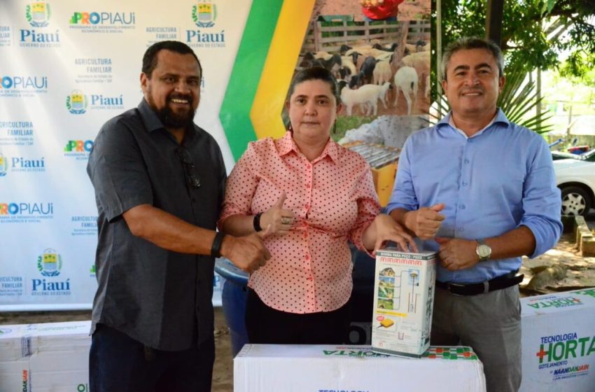  SAF entrega kits de irrigação e assina ordens de serviço para a agricultura familiar