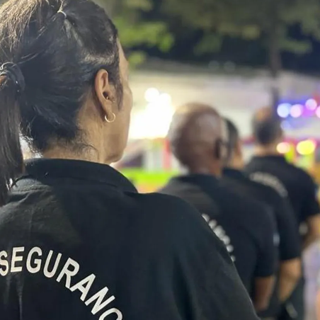  Mulher é presa em flagrante após chamar ambulante de macaco no carnaval de Salvador
