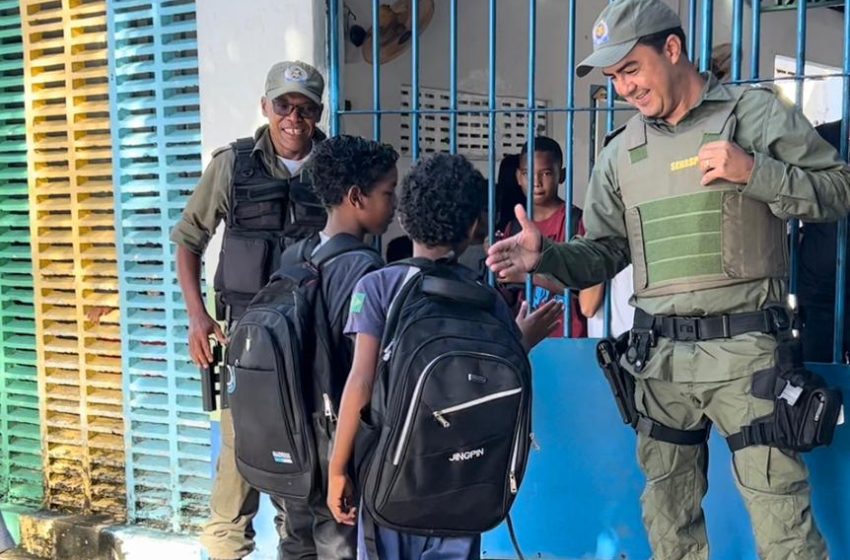  Policiais do Cipe monitoram e reforçam policiamento nas unidades de ensino de Teresina