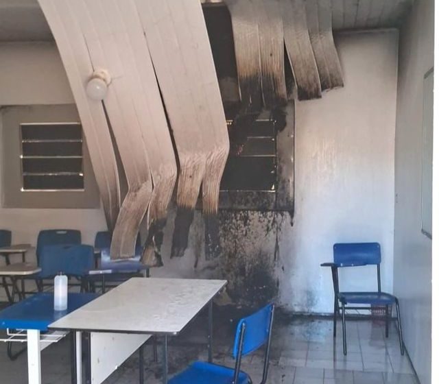  Incêndio atinge teto e carteiras em prédio da UESPI em Uruçuí; atividades foram suspensas