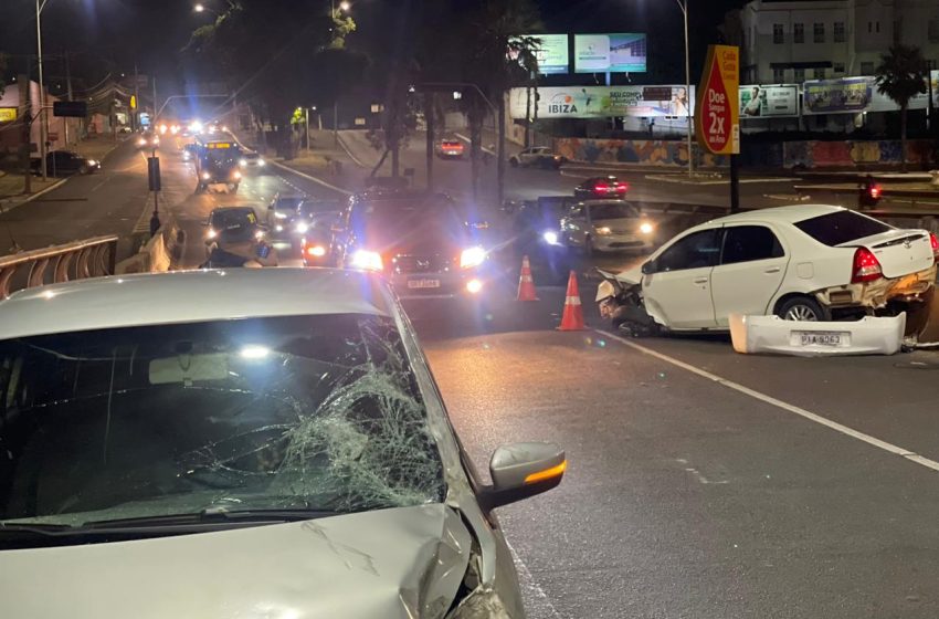  Motorista perde o controle e capota veículo na Ponte Juscelino Kubitschek em Teresina