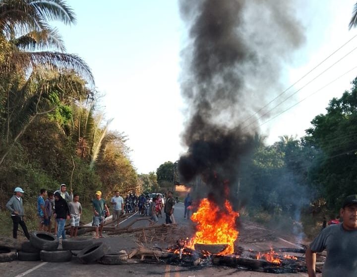  Moradores interditam PI-112 entre União e Teresina em protesto à obra