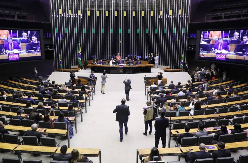  Reforma eleitoral prevê multa de até R$ 150 mil em vez de cassação