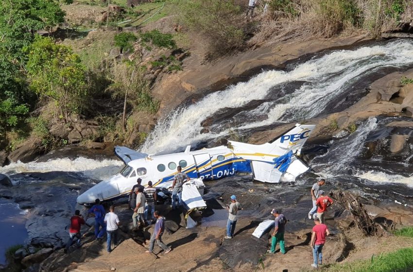  Polícia Civil culpa pilotos por queda de avião que matou Marília Mendonça; caso é arquivado