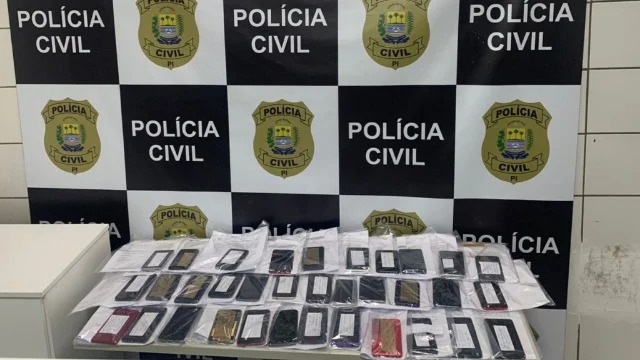  Mais de 30 celulares roubados são restituídos pela Polícia Civil
