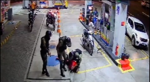  Assaltante se atrapalha ao ligar moto e é preso em posto de combustível na zona Leste de Teresina