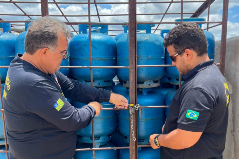  Operação apreende 620 botijões de gás armazenados de forma irregular no Sul do Piauí