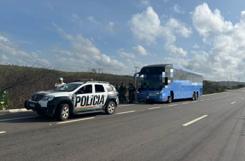  Casal suspeito de furtar celulares em prévia de Carnaval é preso em ônibus no Ceará