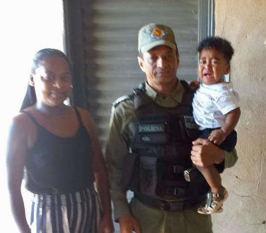  Mãe pede socorro e policial militar salva bebê de engasgamento no Piauí