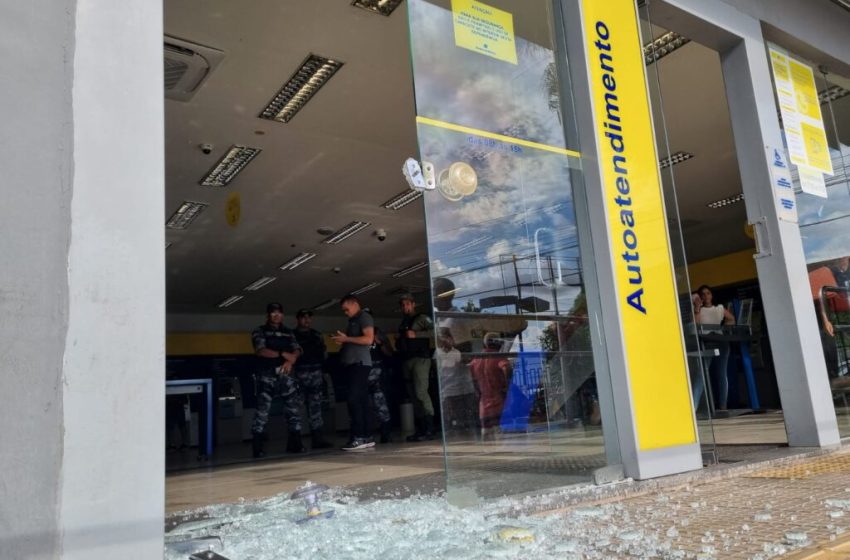  Assaltantes levam R$ 40 mil e trocam tiros com segurança em frente ao Banco do Brasil
