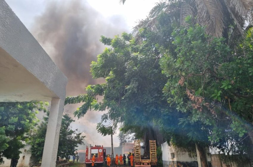 Incêndio atinge fábrica no Distrito Industrial em Teresina