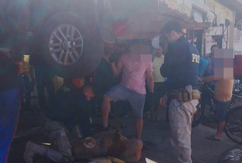  Drogas transportadas em tanque de combustível de carro são apreendidas em Picos