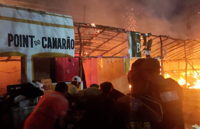  Incêndio destrói 13 barracas no festejo de Campo Maior; fogo começou após show pirotécnico