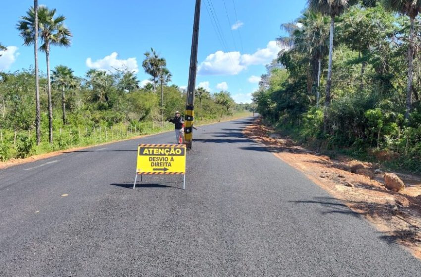  Postes no meio de avenida preocupam motoristas em Piripiri