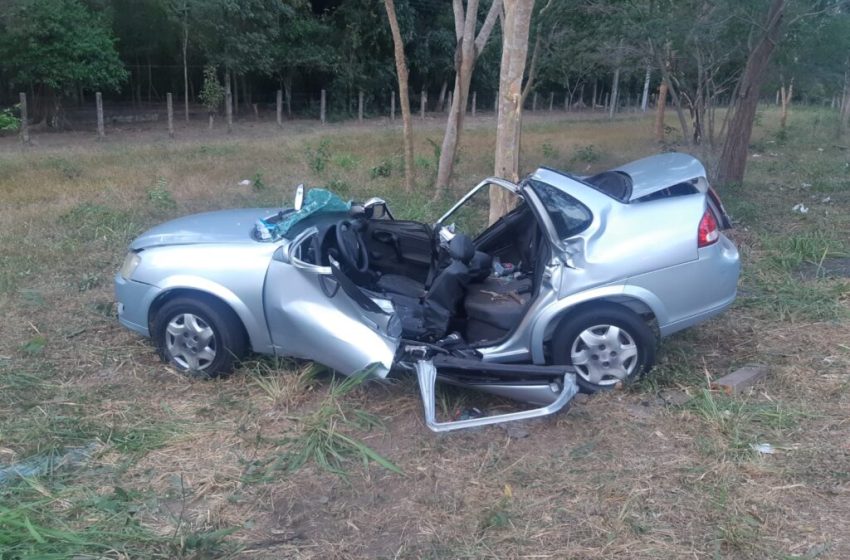  Carro colide com árvore na BR-343 e deixa três mulheres feridas