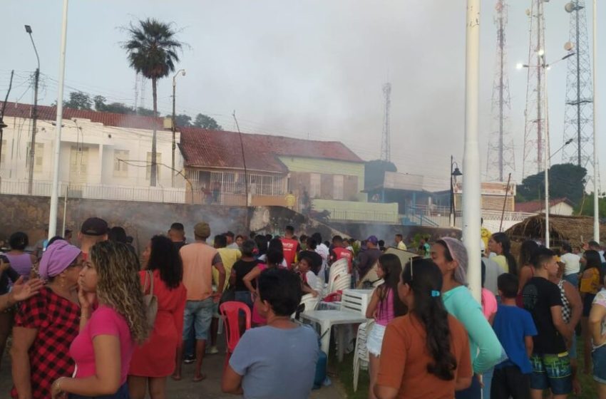  Incêndio destrói barracas de alimentação do festejo em José de Freitas