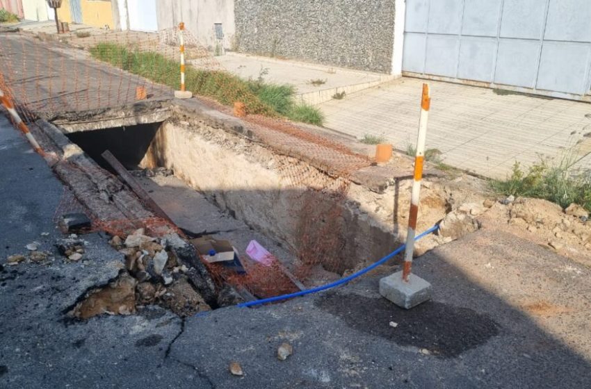  Asfalto que cobre galeria cede após caminhão passar em rua na zona Norte de Teresina