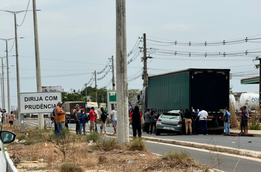  Motorista fica ferido após colidir com traseira de um caminhão na BR-316