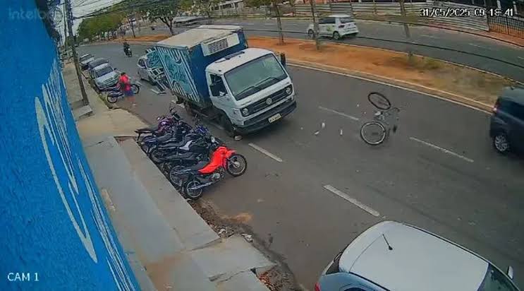 Ciclista é atropelado por carro e fica gravemente ferido na zona Leste de Teresina