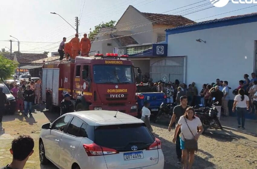  Enterro de guarda municipal e vereador reúne multidão e tem escolta dos bombeiros no Piauí