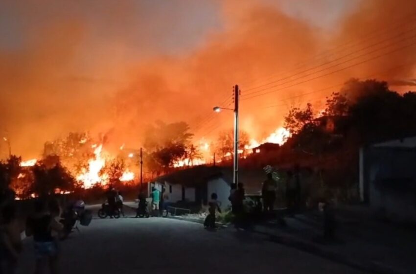  Vídeo: incêndio de grandes proporções atinge São José do Peixe e ameaça casas em Nazária