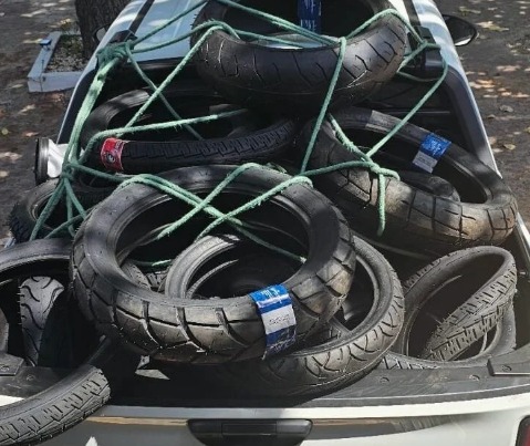 Lojas são autuadas por vender pneus remoldados proibidos para motos em Parnaíba