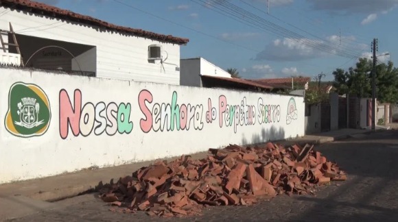 Creche que teto desabou no Piauí não tinha laudo dos Bombeiros; reforma deve durar dois meses