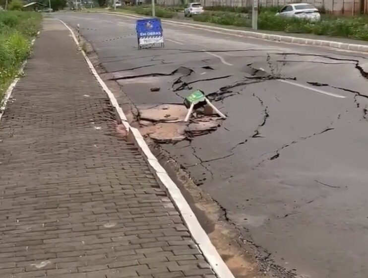  Trecho de avenida no bairro Vale do Gavião afunda e via é interditada na zona Leste de Teresina; veja vídeo
