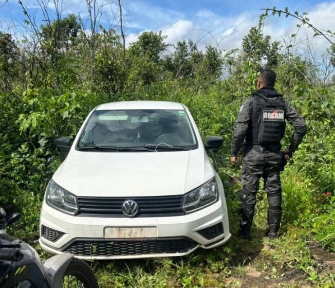  Motorista de app escapa de sequestro ao pular de carro; suspeitos são apreendidos