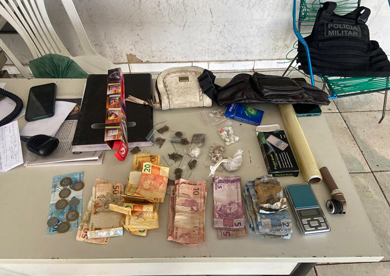  Dois homens são presos por suspeita de tráfico de drogas em José de Freitas
